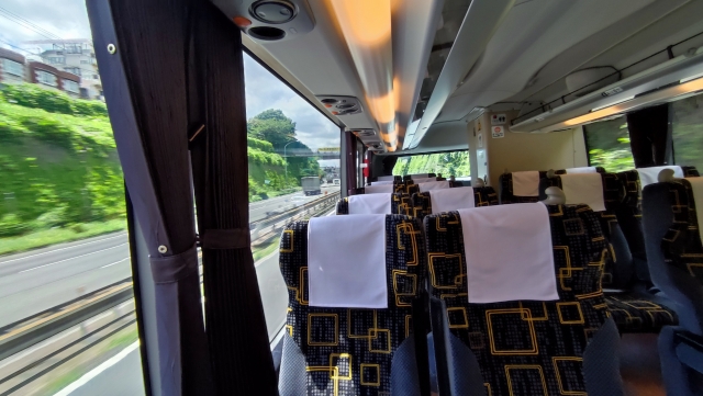 観光バス　車内